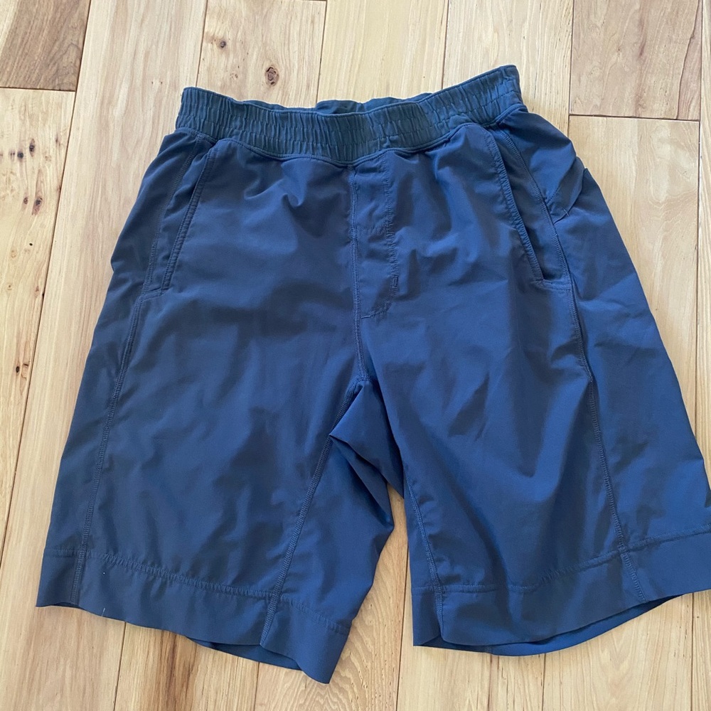 Lulu Lemon Men’s Short in Medium